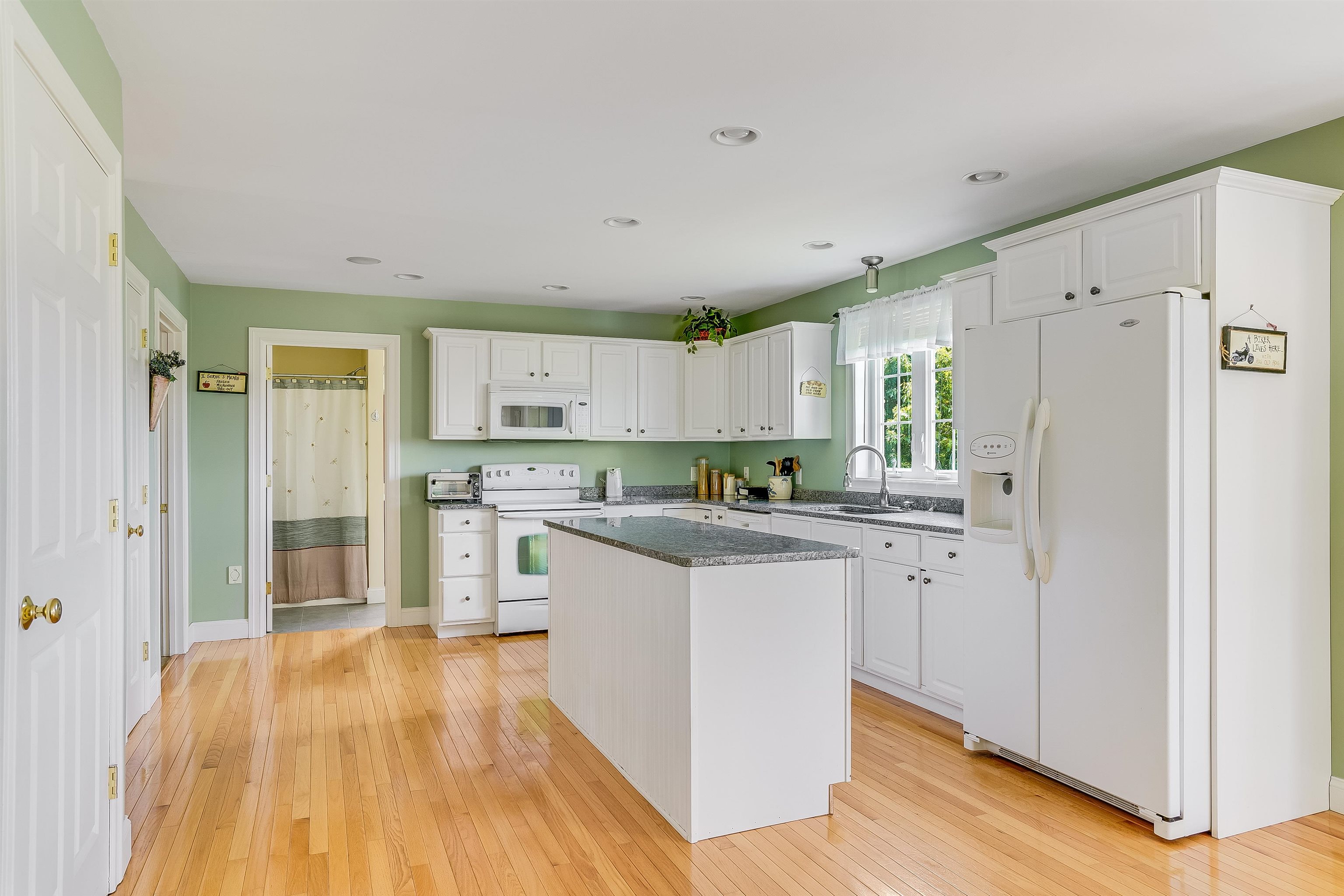 87 Roosevelt Road Weare, NH 03281 - Photo 8 of 40 Gallery Image 8