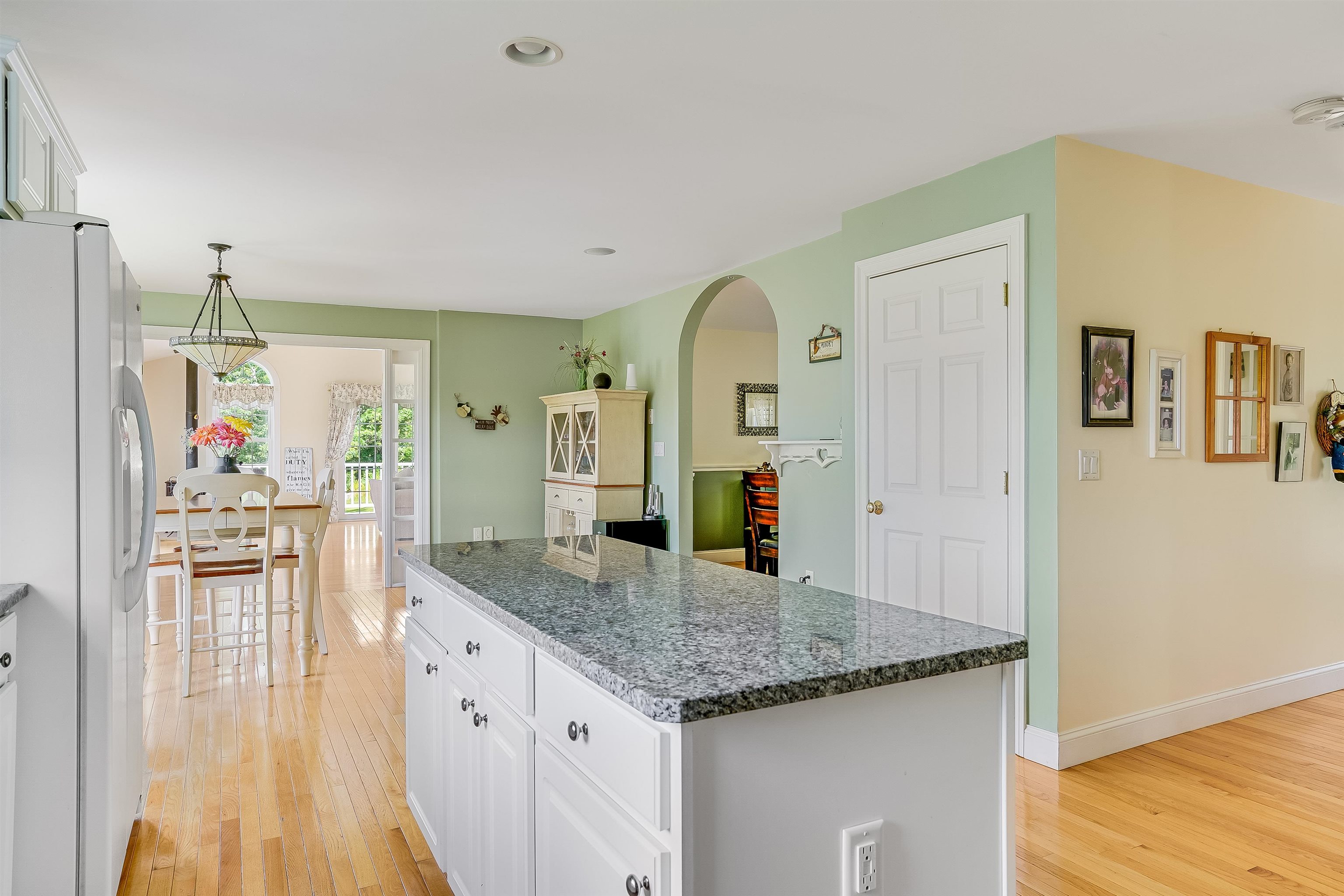 87 Roosevelt Road Weare, NH 03281 - Photo 10 of 40 Gallery Image 10