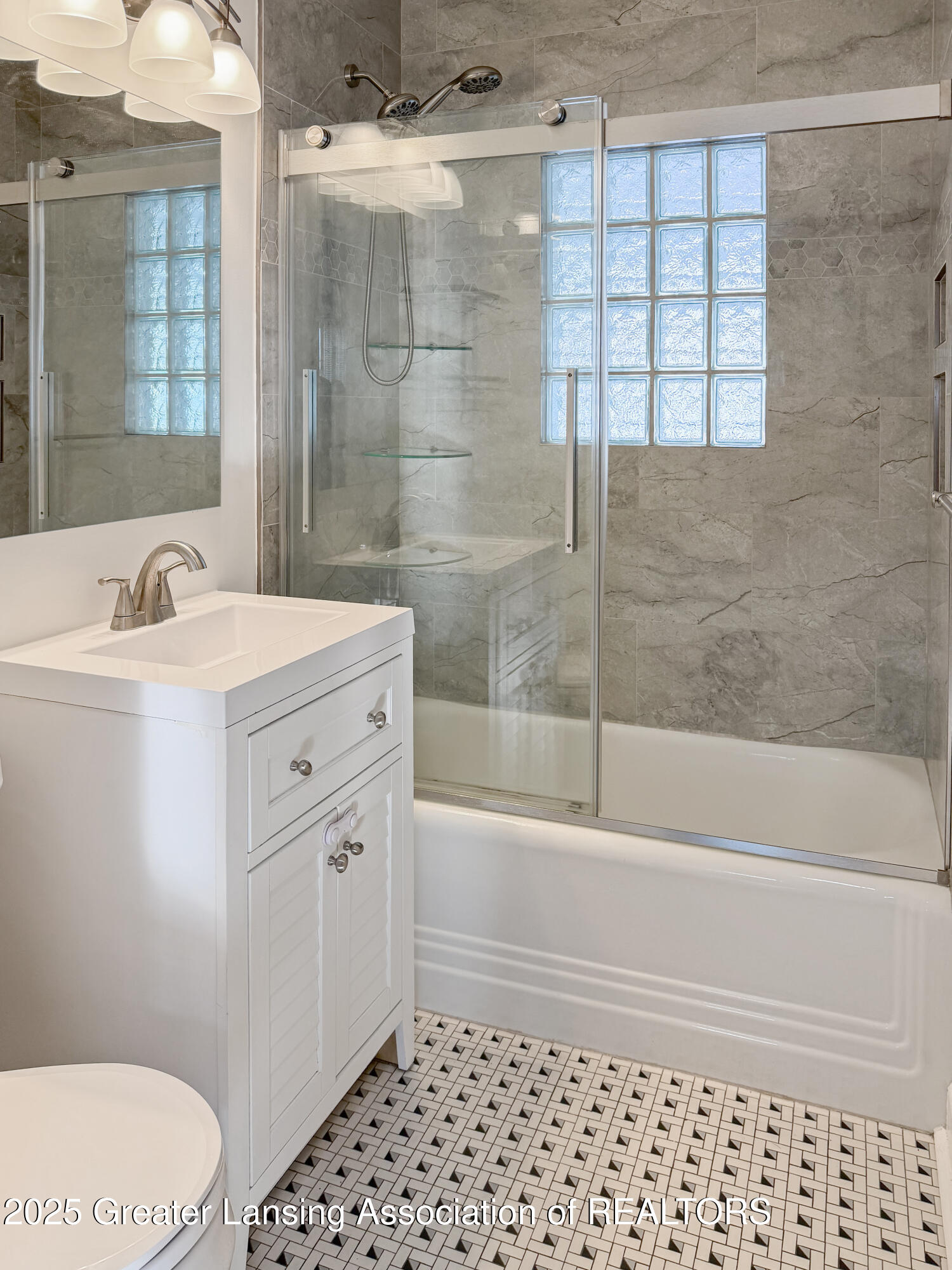 535 Riley Street Lansing, MI 48910 - Photo 17 of 42 Bathroom