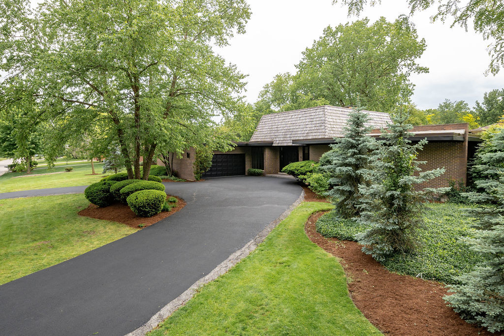 8100 South Park Avenue Burr Ridge, IL 60527 - Photo 1 of 30
