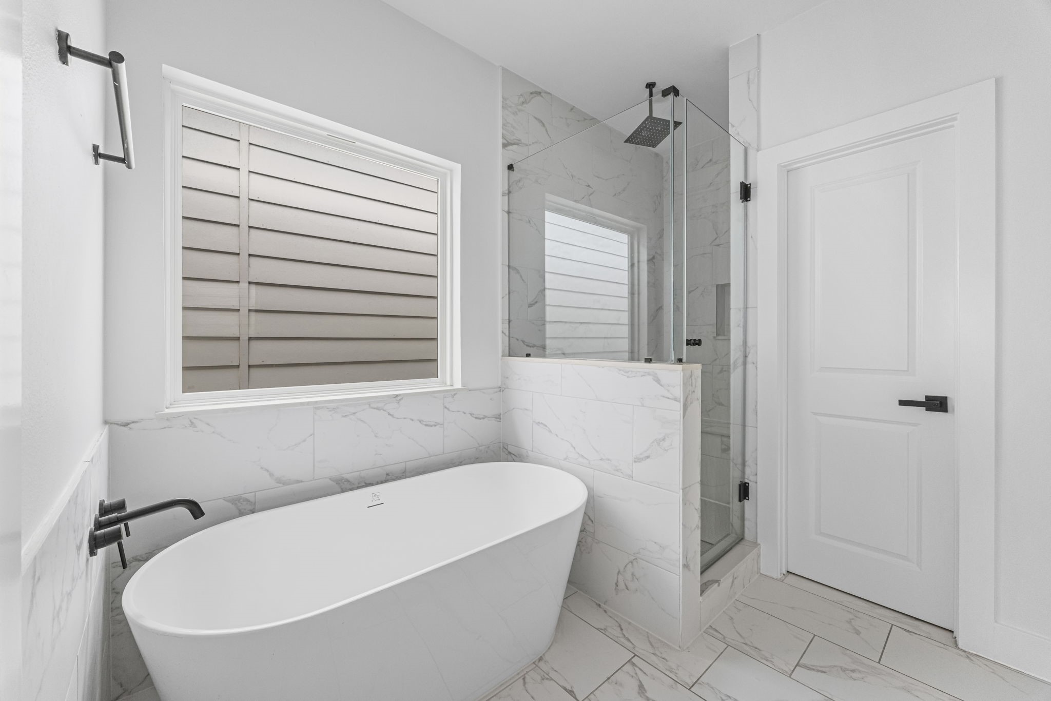 4036 Porter Street Houston, TX 77021 - Photo 13 of 20 Primary bathroom in primary suite