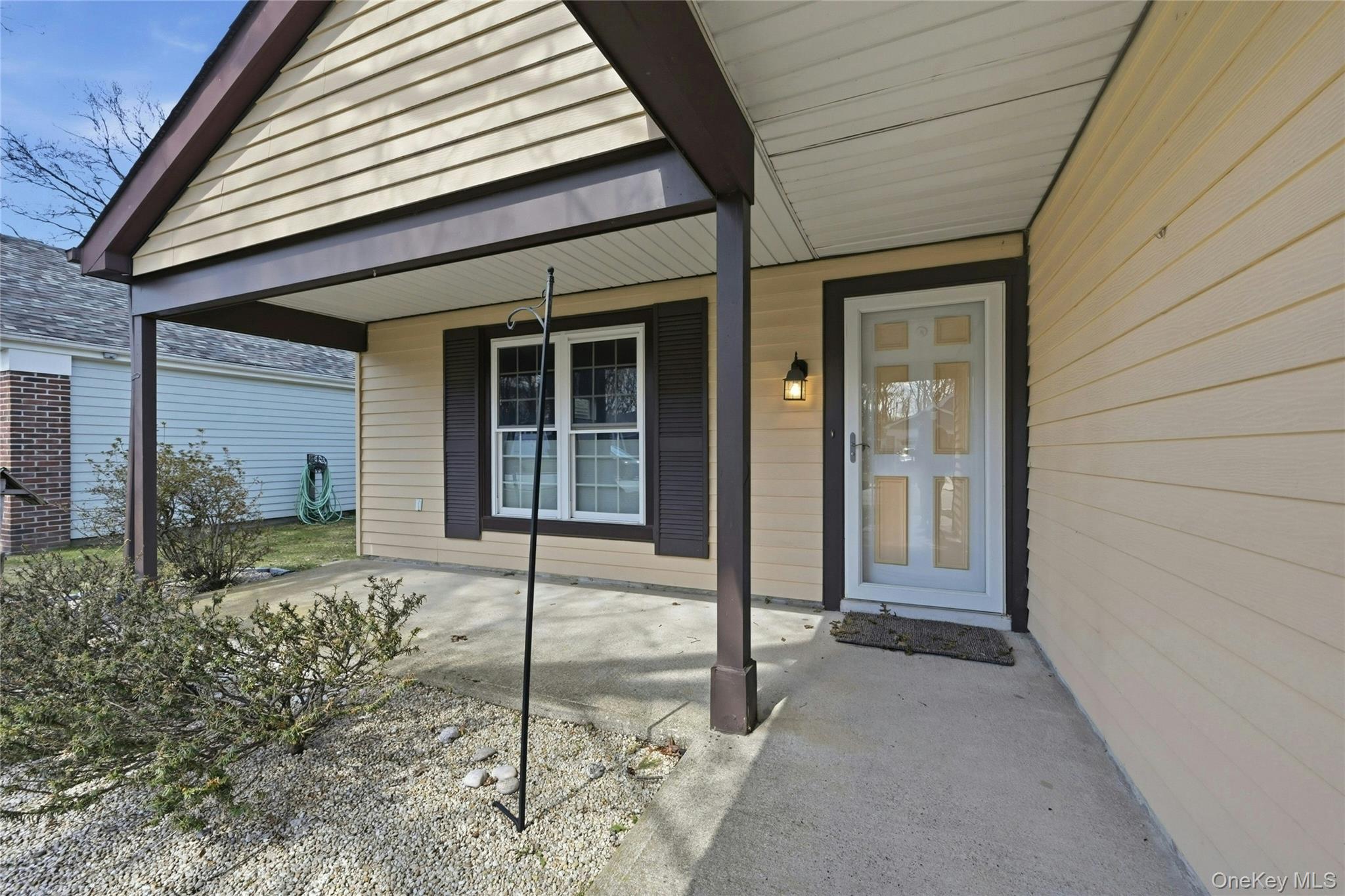 204 Belfast Lane Ridge, NY 11961 - Photo 3 of 22