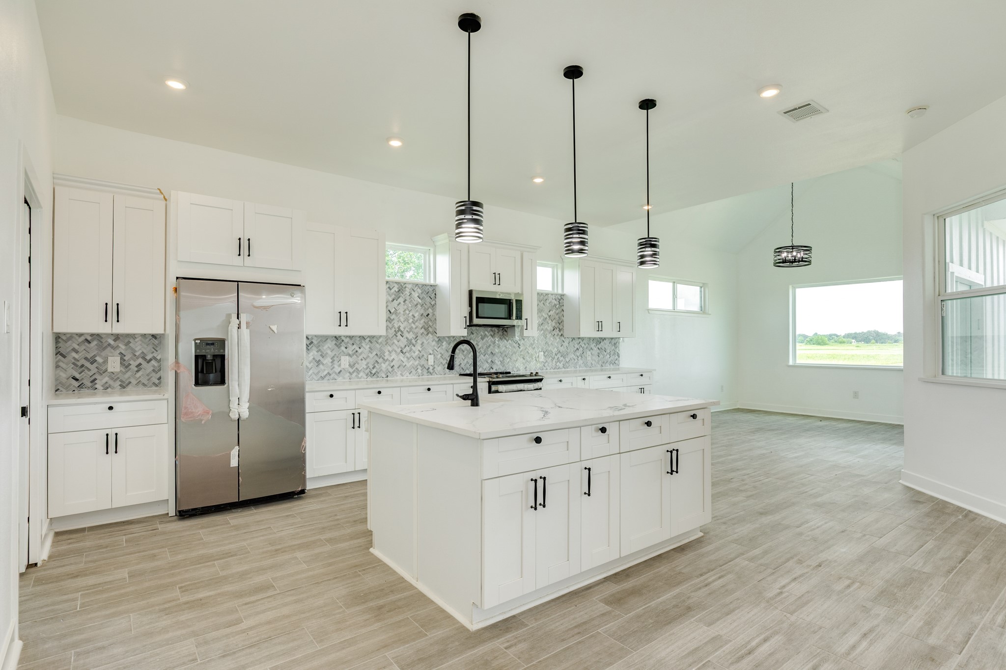 302 Colt Trail Angleton, TX 77515 - Photo 14 of 38
