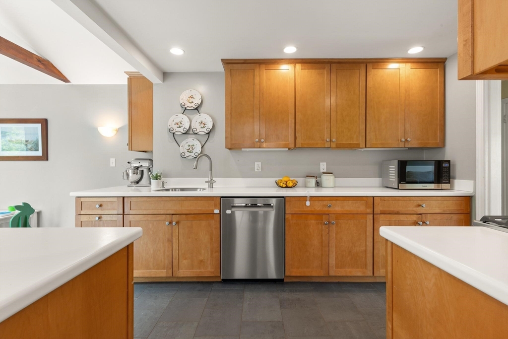 395 North Road Sudbury, MA 01776 - Photo 11 of 28