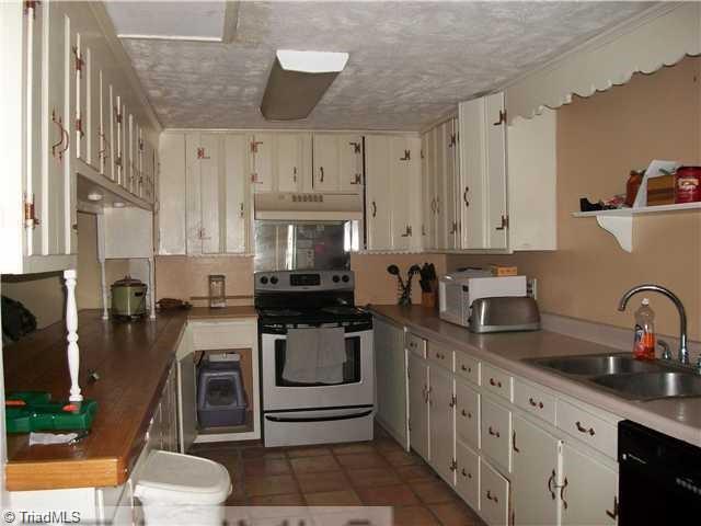 2114 Hickswood Road High Point, NC 27265 - Photo 2 of 4