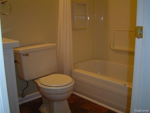 32013 West 12 Mile Road, Unit 313 Farmington Hills, MI 48334 - Photo 12 of 15