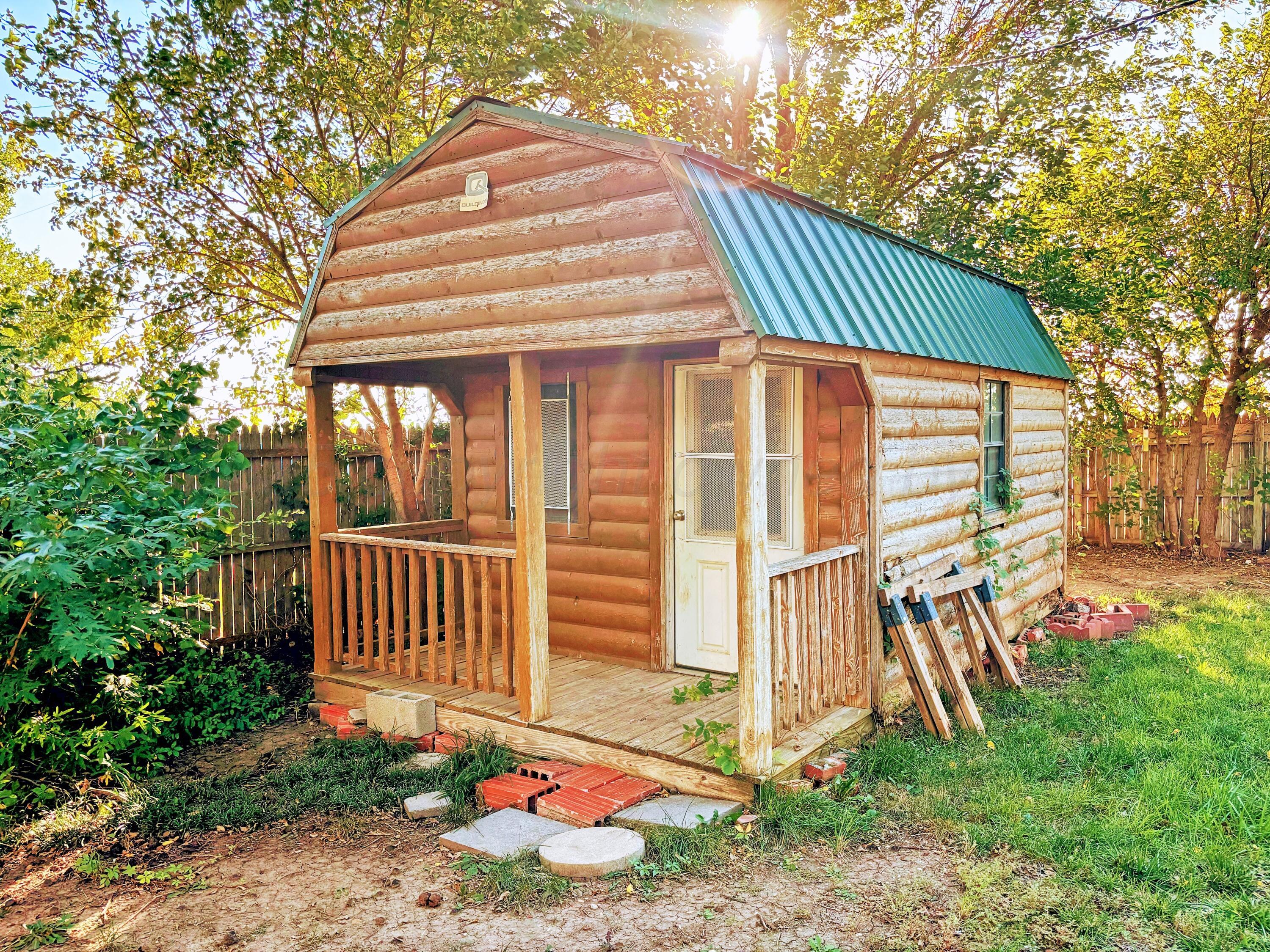3210 South Ash Street Perryton, TX 79070 - Photo 24 of 28 a front view of a house