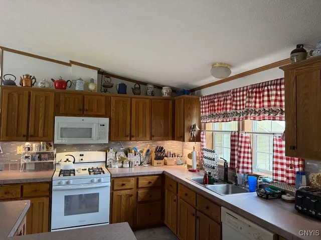 $424,900 | 2645 County Rte 15, Sandy Creek, NY 13145