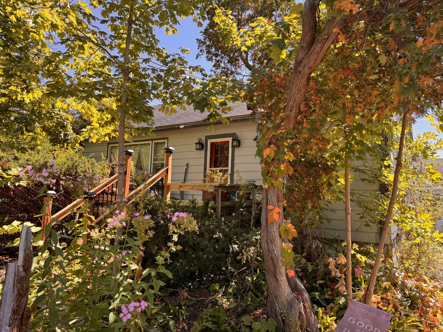 2061 Buckley Road Green Oaks, IL 60048 - Photo 3 of 4 a backyard of a house with lots of green space