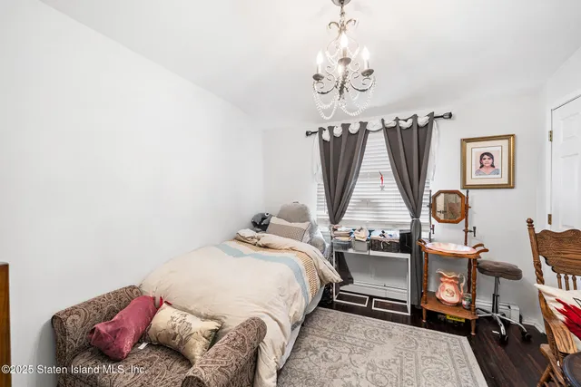 $999,999 | 181 Mosely Avenue | Annadale