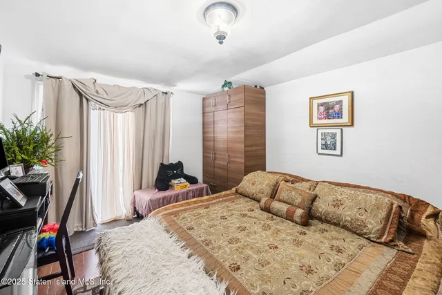 $999,999 | 181 Mosely Avenue | Annadale