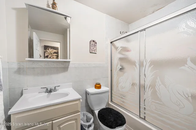 $999,999 | 181 Mosely Avenue | Annadale