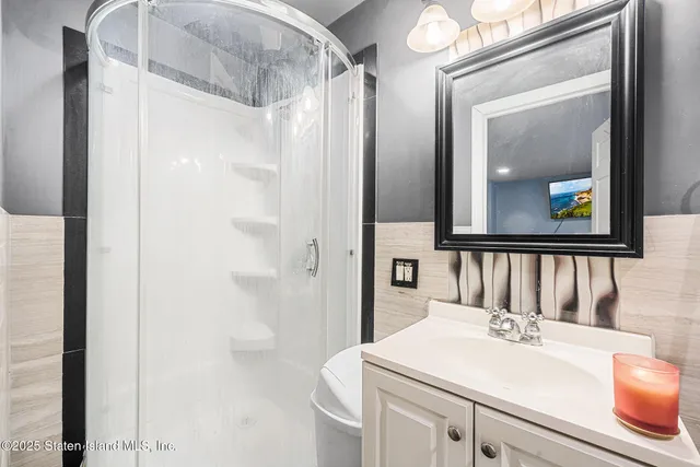 $999,999 | 181 Mosely Avenue | Annadale