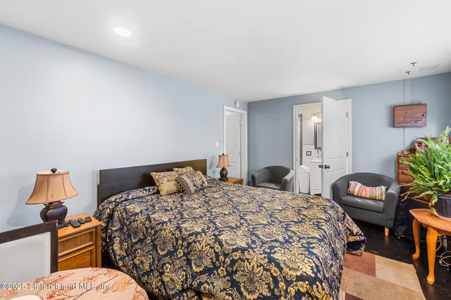 $999,999 | 181 Mosely Avenue | Annadale