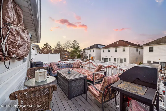 $999,999 | 181 Mosely Avenue | Annadale