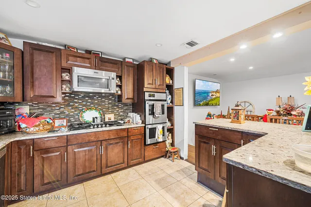 $999,999 | 181 Mosely Avenue | Annadale