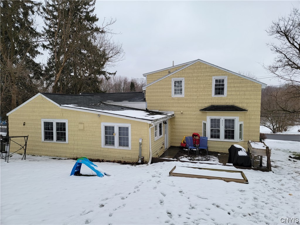 58 South Hamilton Street Elbridge, NY 13080 - Photo 4 of 34