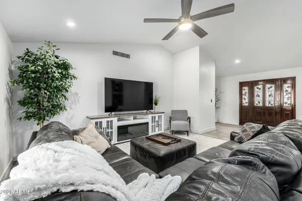 $1,075,000 | 1318 East La Vieve Lane, Tempe, AZ 85284
