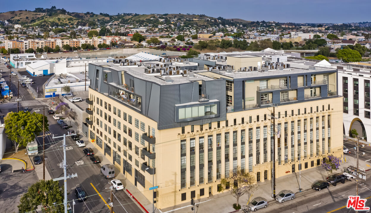 200 North San Fernando Road, Unit 208 Los Angeles, CA 90031 - Photo 25 of 37 a view of a city with tall buildings