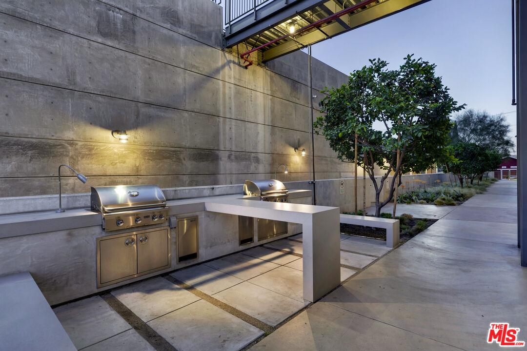 200 North San Fernando Road, Unit 208 Los Angeles, CA 90031 - Photo 33 of 37 a view of a kitchen with a sink and dishwasher