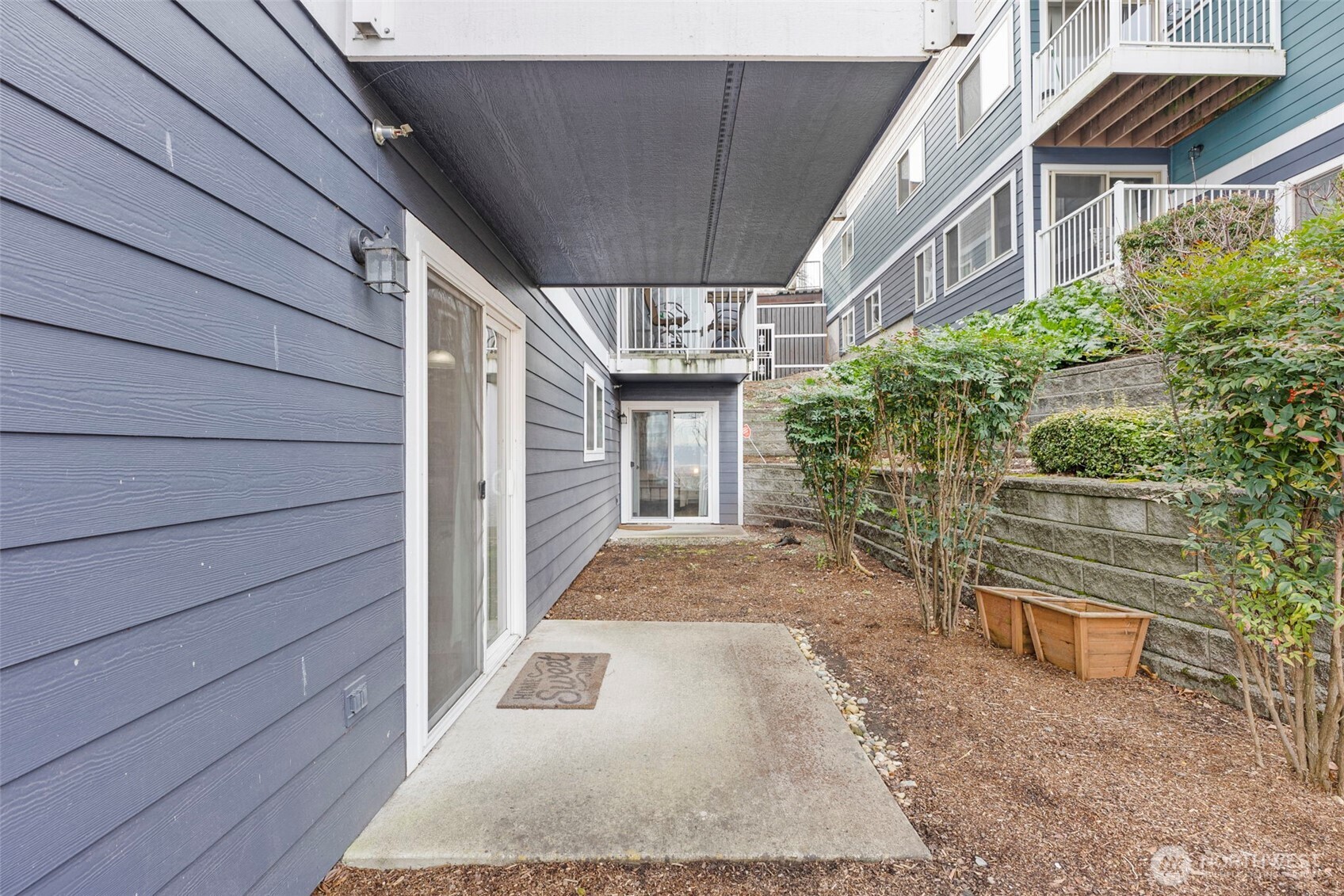 218 Broadway, Unit 5 Tacoma, WA 98402 - Photo 25 of 32 a backyard of a house with plants and outdoor seating