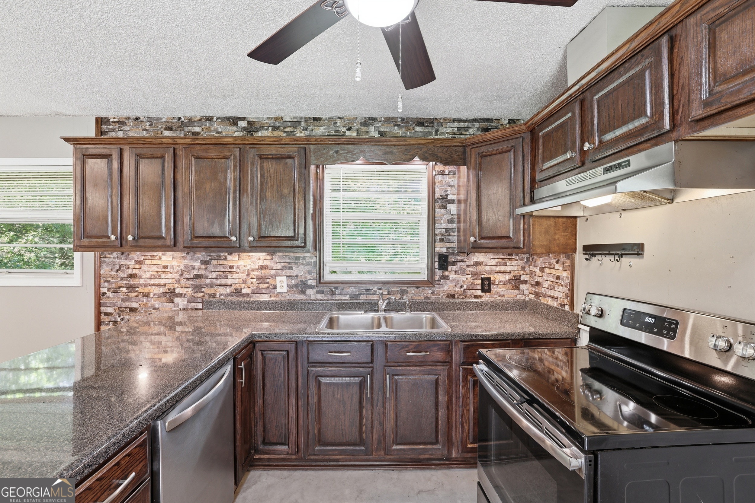 41 Poplar Way Toccoa, GA 30577 - Photo 10 of 32