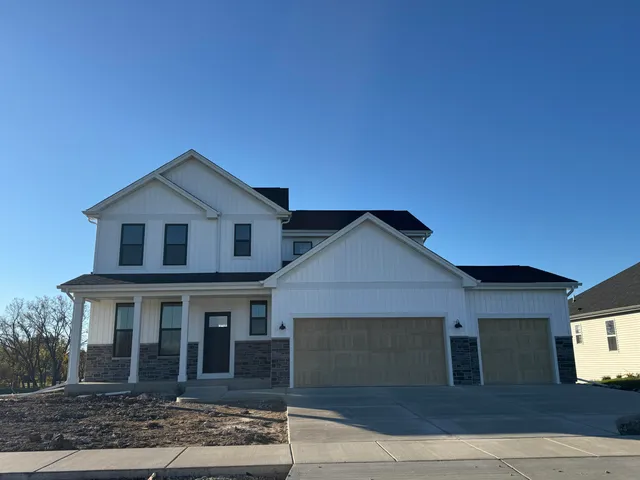 $593,916 | 1072 5th Avenue, Union Grove, WI 53182