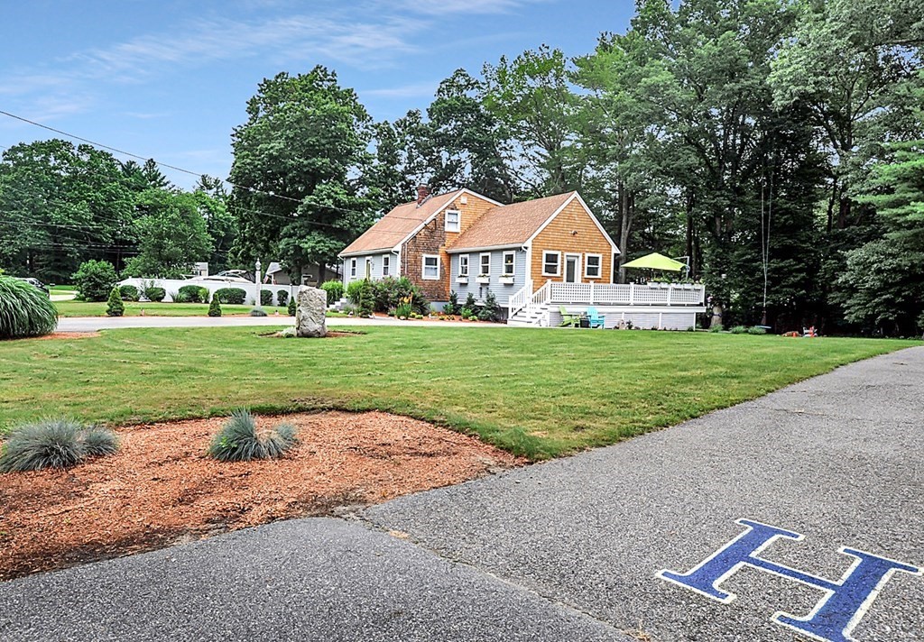 22 Bradford Road Hanover, MA 02339 - Photo 3 of 34 Gallery Image 3