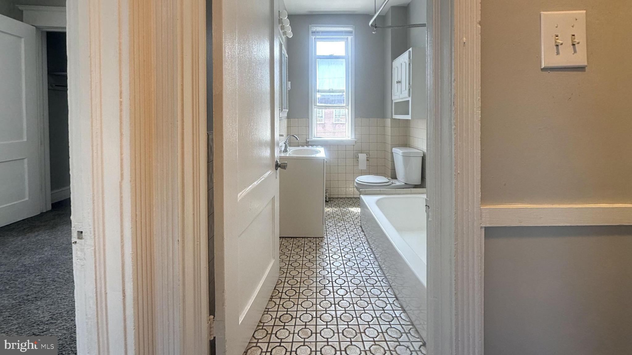 7008 Clinton Road Upper Darby, PA 19082 - Photo 2 of 9