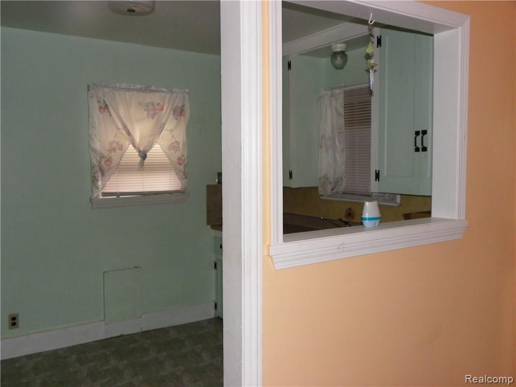 4843 East 9 Mile Road Warren, MI 48091 - Photo 16 of 25 100_1163.JPG