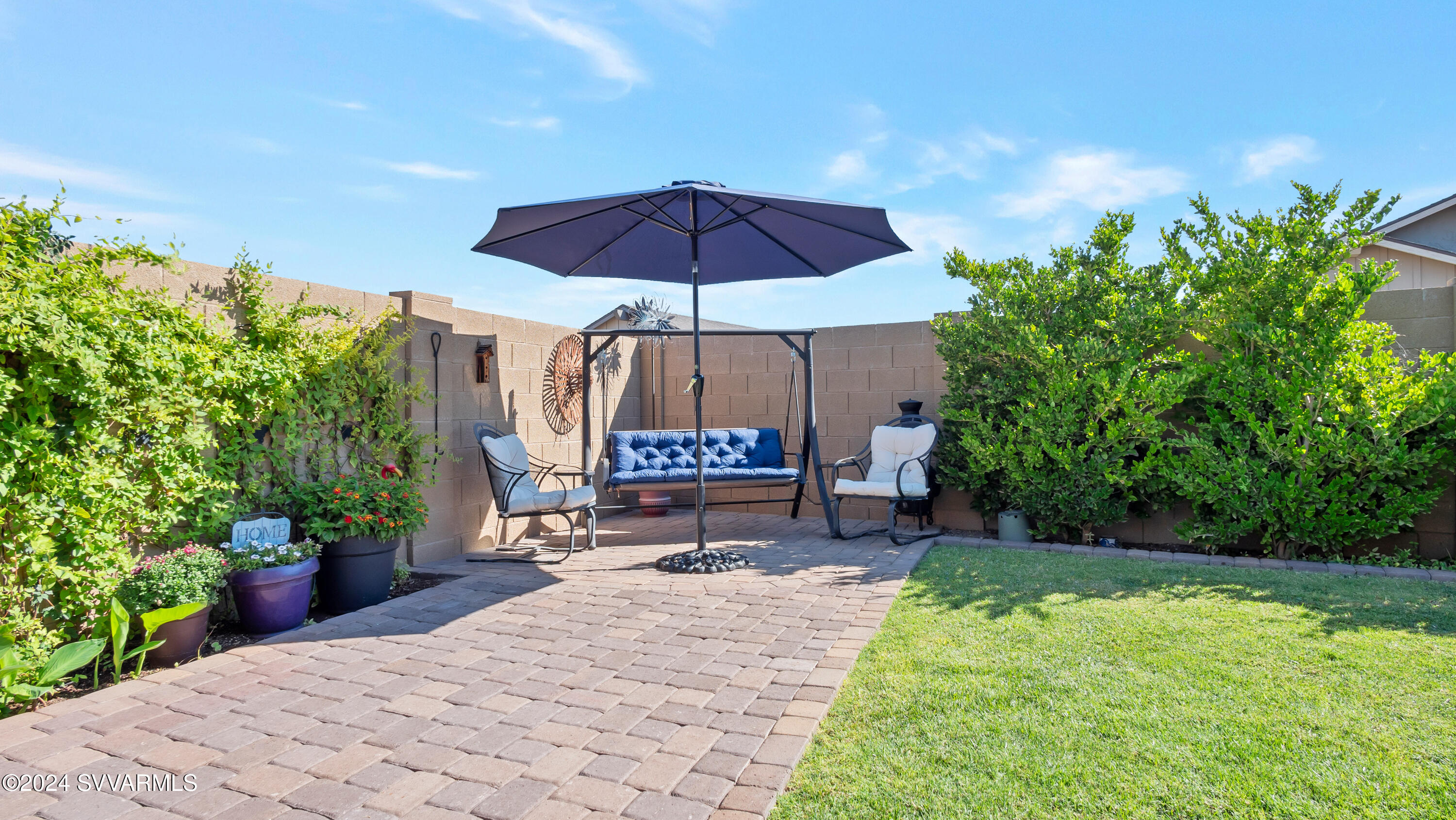553 Ruffner Lane Clarkdale, AZ 86324 - Photo 26 of 34 Umbrella on patio