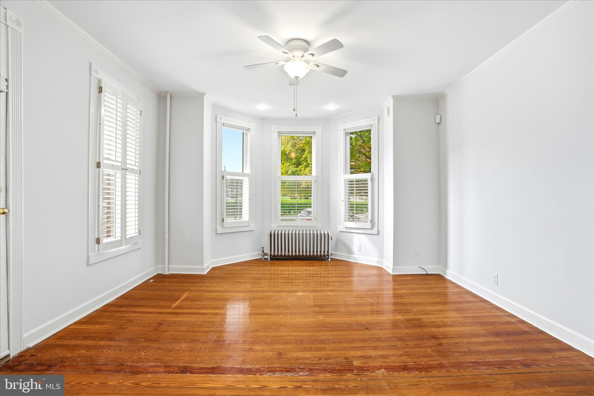 901 North Market Street Frederick, MD 21701 - Photo 9 of 42 Living Room