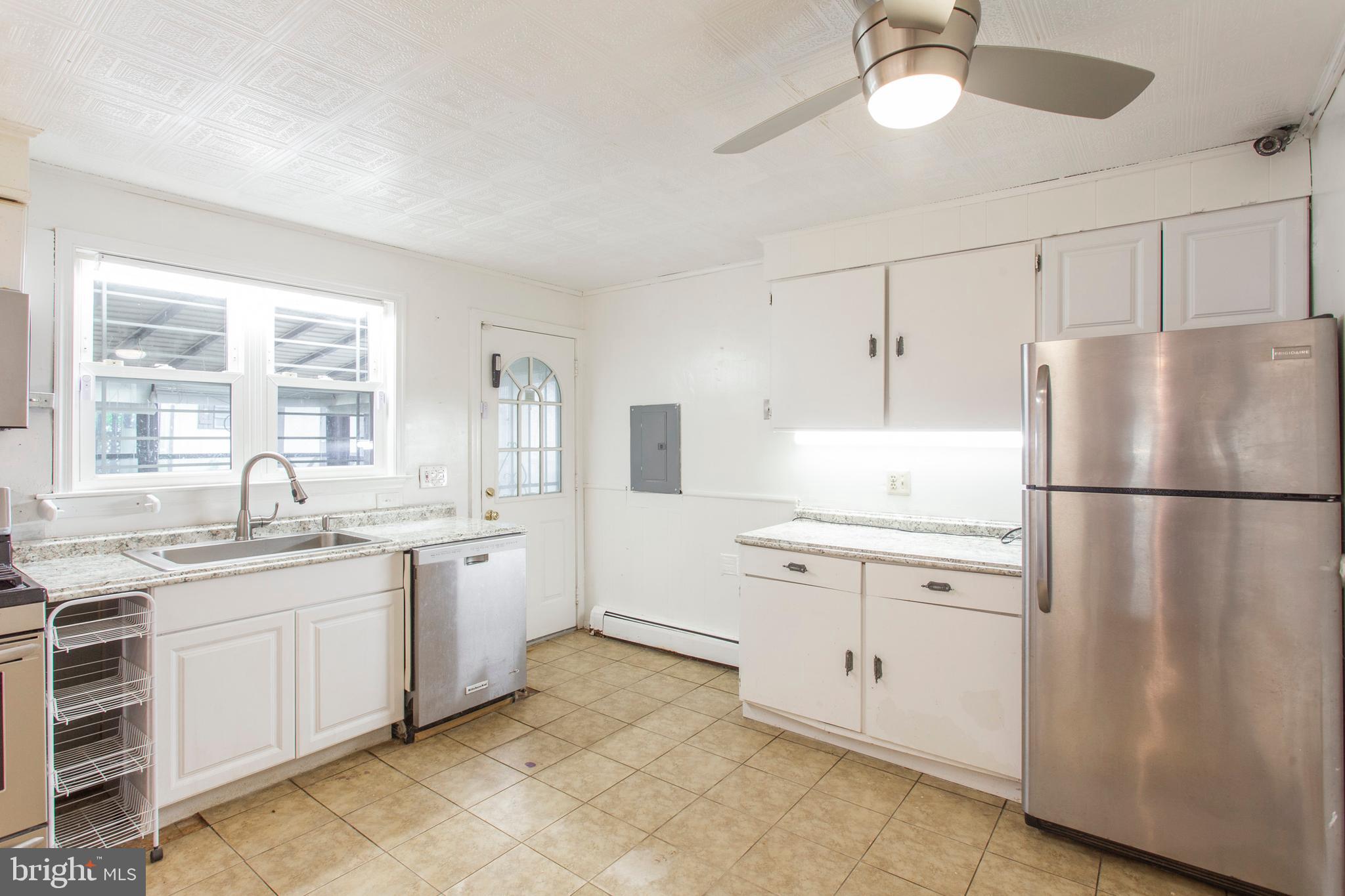 860 Quince Lane Secane, PA 19018 - Photo 14 of 32