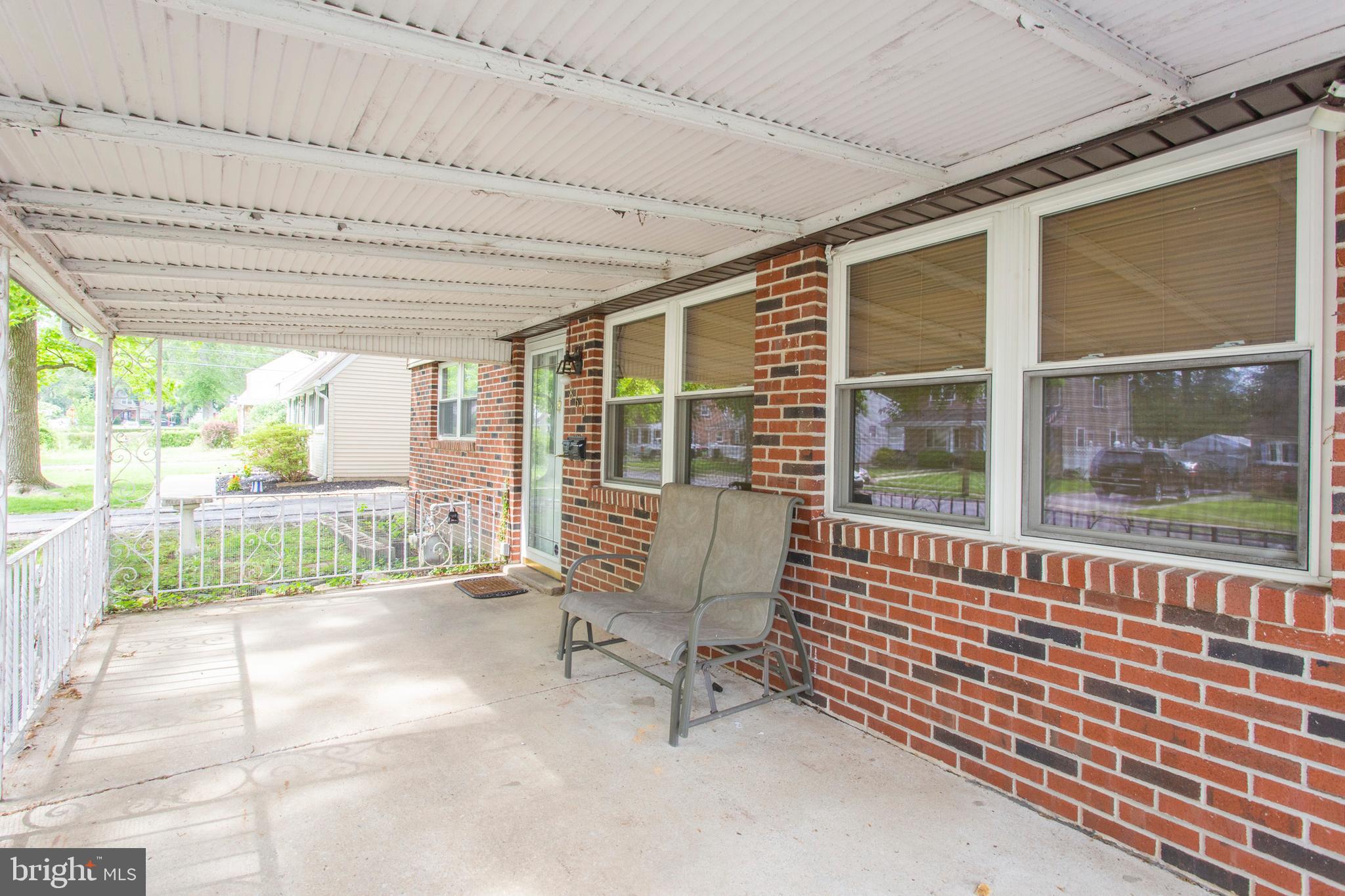 860 Quince Lane Secane, PA 19018 - Photo 4 of 32