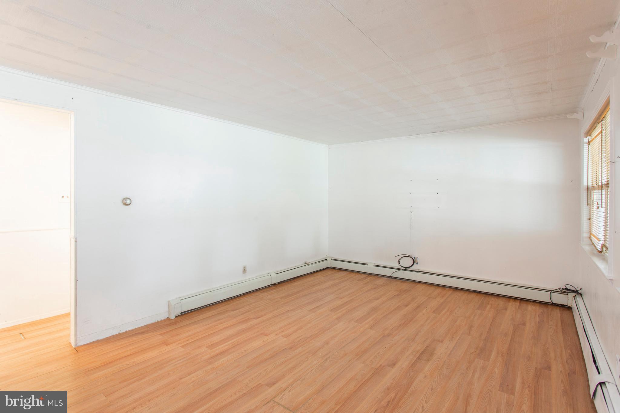 860 Quince Lane Secane, PA 19018 - Photo 5 of 32