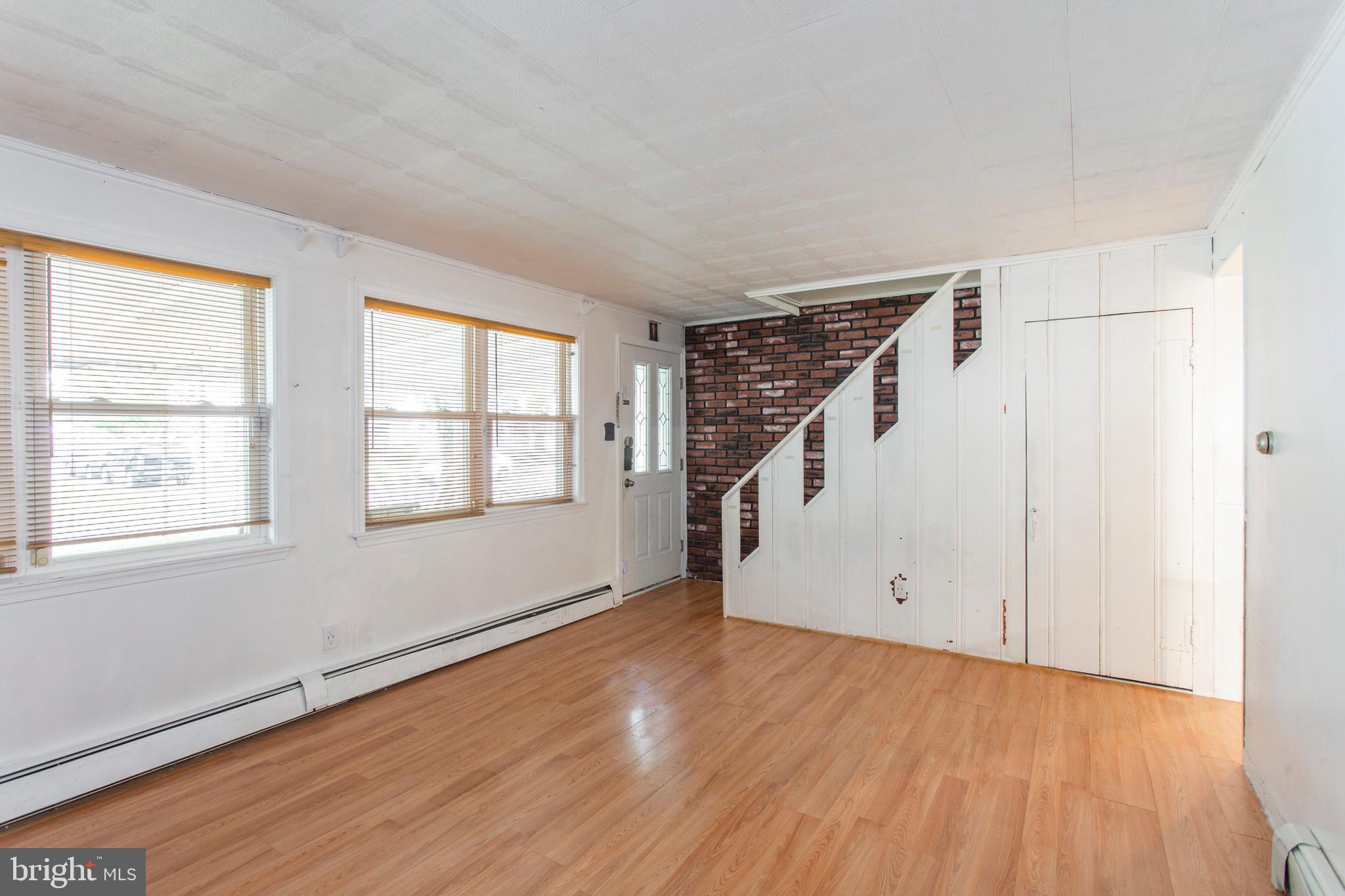 860 Quince Lane Secane, PA 19018 - Photo 7 of 32