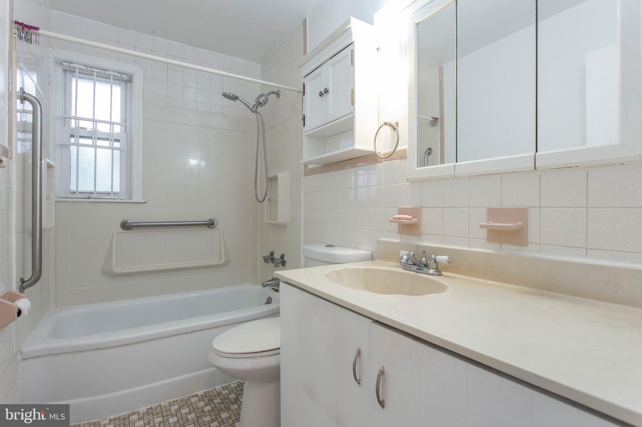 860 Quince Lane Secane, PA 19018 - Photo 8 of 32