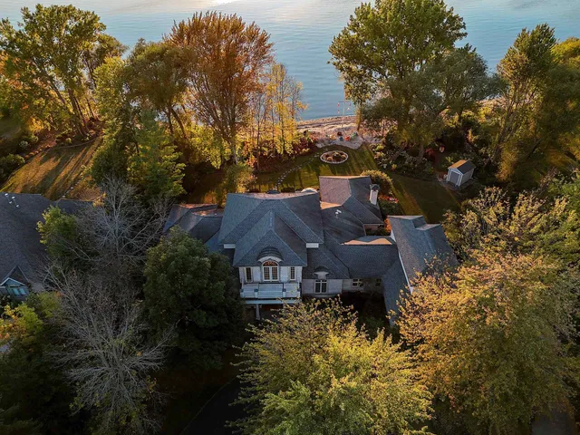 $2,650,000 | 3555 Nicolet Drive, Green Bay, WI 54311