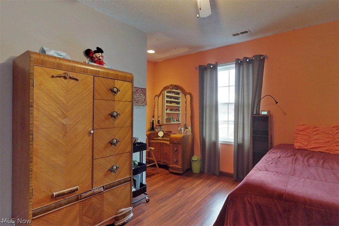 2472 Dentzler Road Parma, OH 44134 - Photo 22 of 35