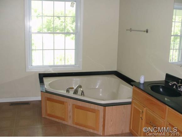 7232 Little Pine Road Marshall, NC 28753 - Photo 7 of 9 Gallery Image 7