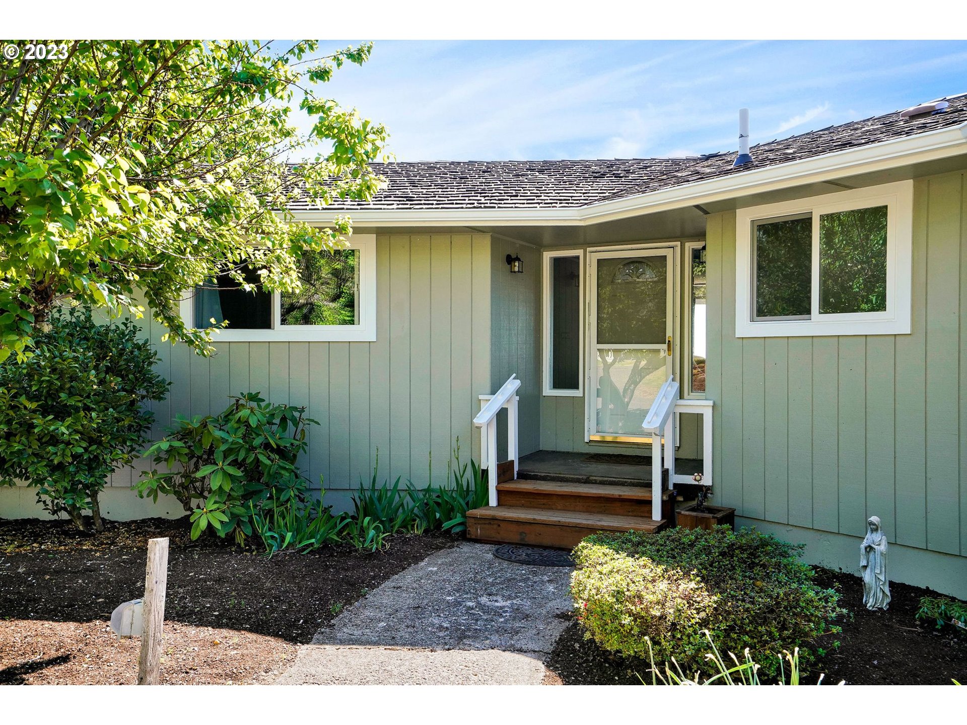 14410 Orchard Knob Road Dallas, OR 97338 - Photo 2 of 48 a front view of a house with a garden
