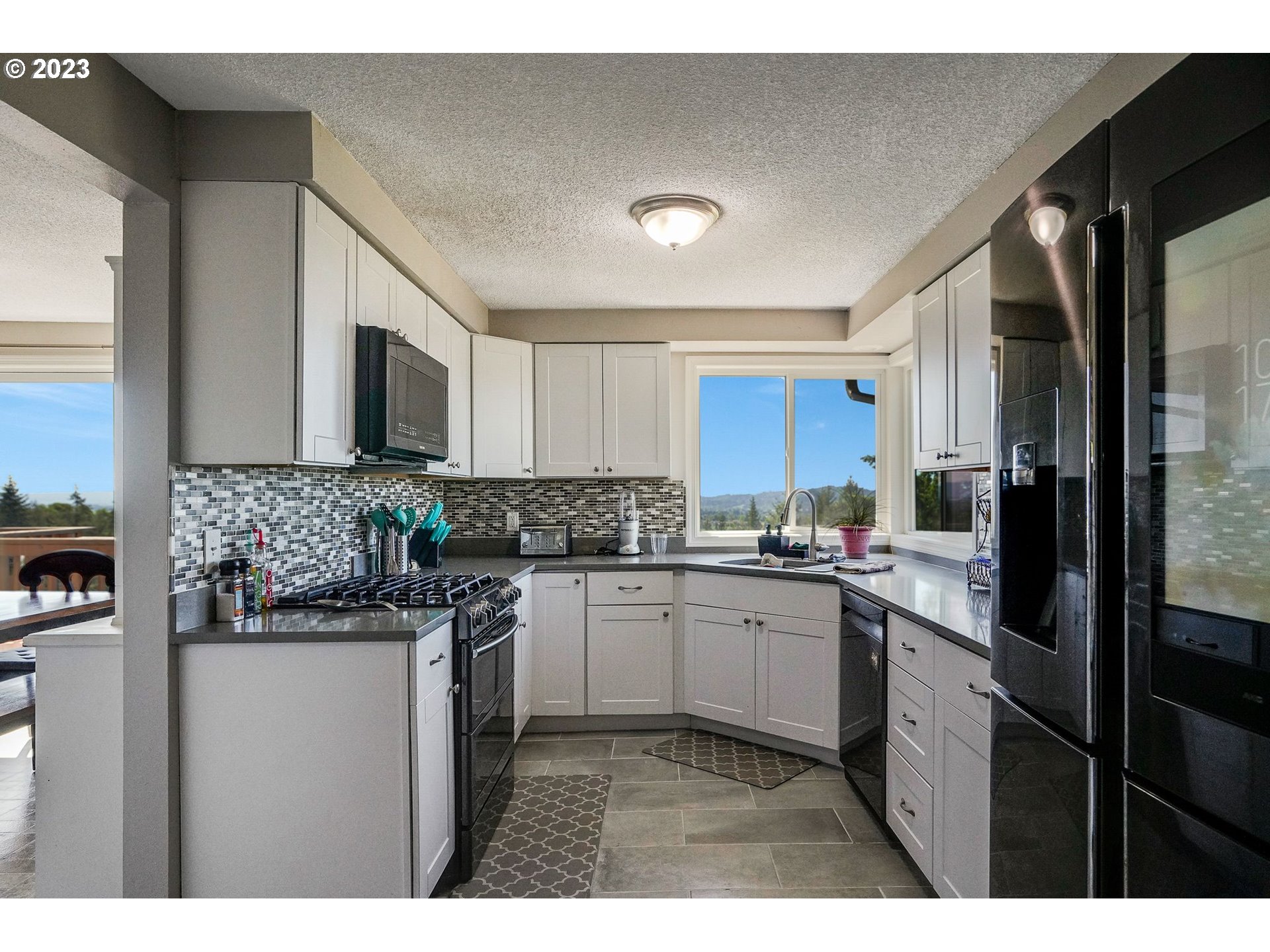 14410 Orchard Knob Road Dallas, OR 97338 - Photo 3 of 48 a kitchen with a sink stove and cabinets