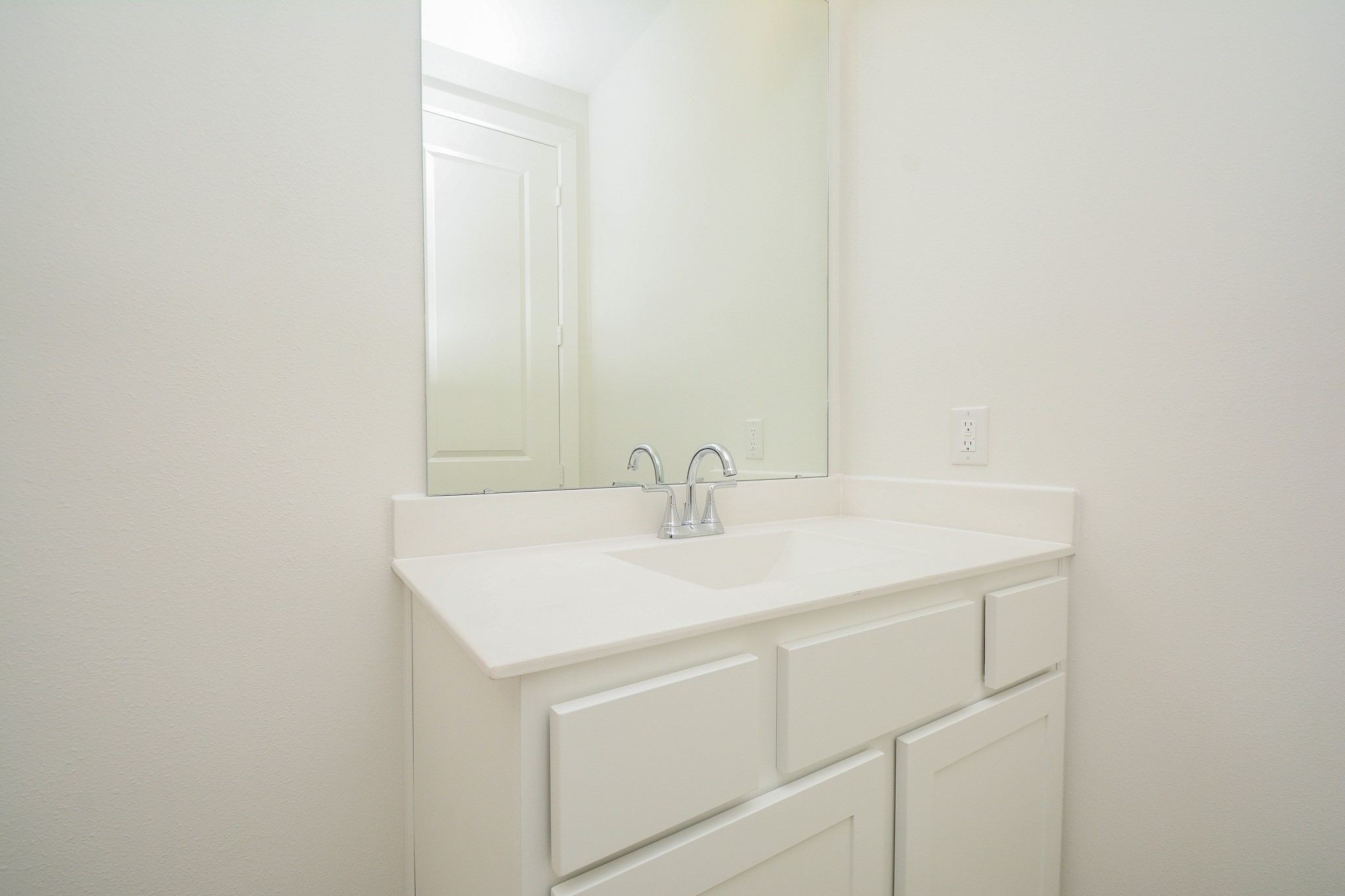 4407 Ruby Gdn Court Fulshear, TX 77441 - Photo 26 of 32 Well-appointed secondary bathroom with modern finishes