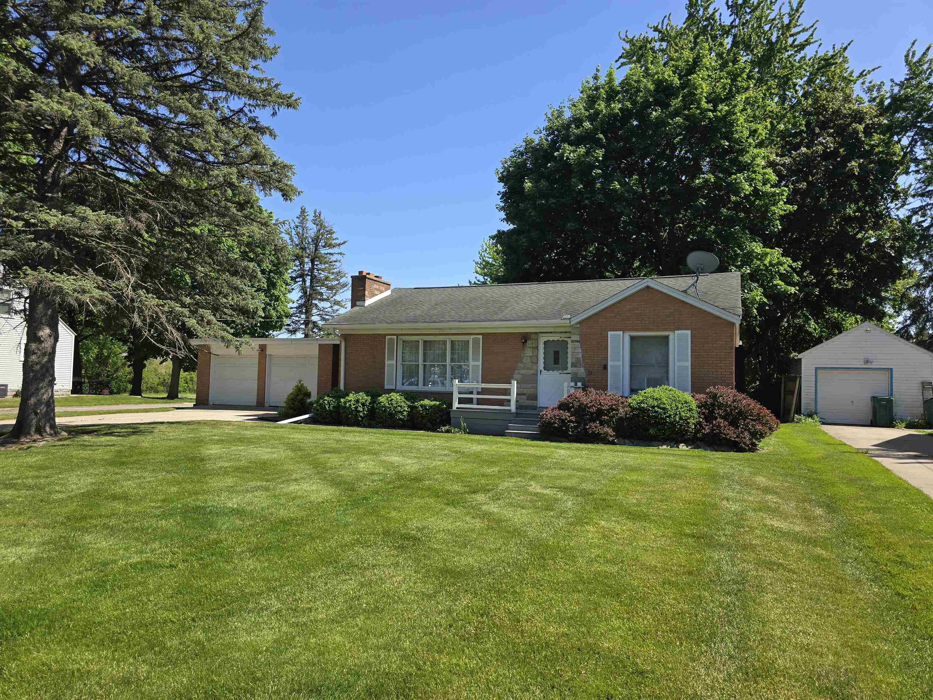2584 Midland Road Bay City, MI 48706 - Photo 2 of 26