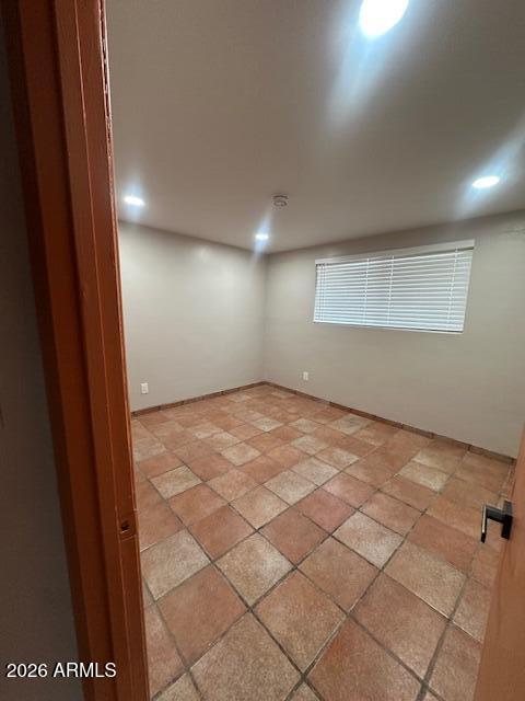 1705 6th Green Street Douglas, AZ 85607 - Photo 8 of 17 en empty room with windows