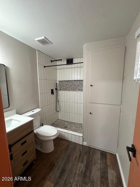 1705 6th Green Street Douglas, AZ 85607 - Photo 10 of 17 a bathroom with a sink toilet and shower
