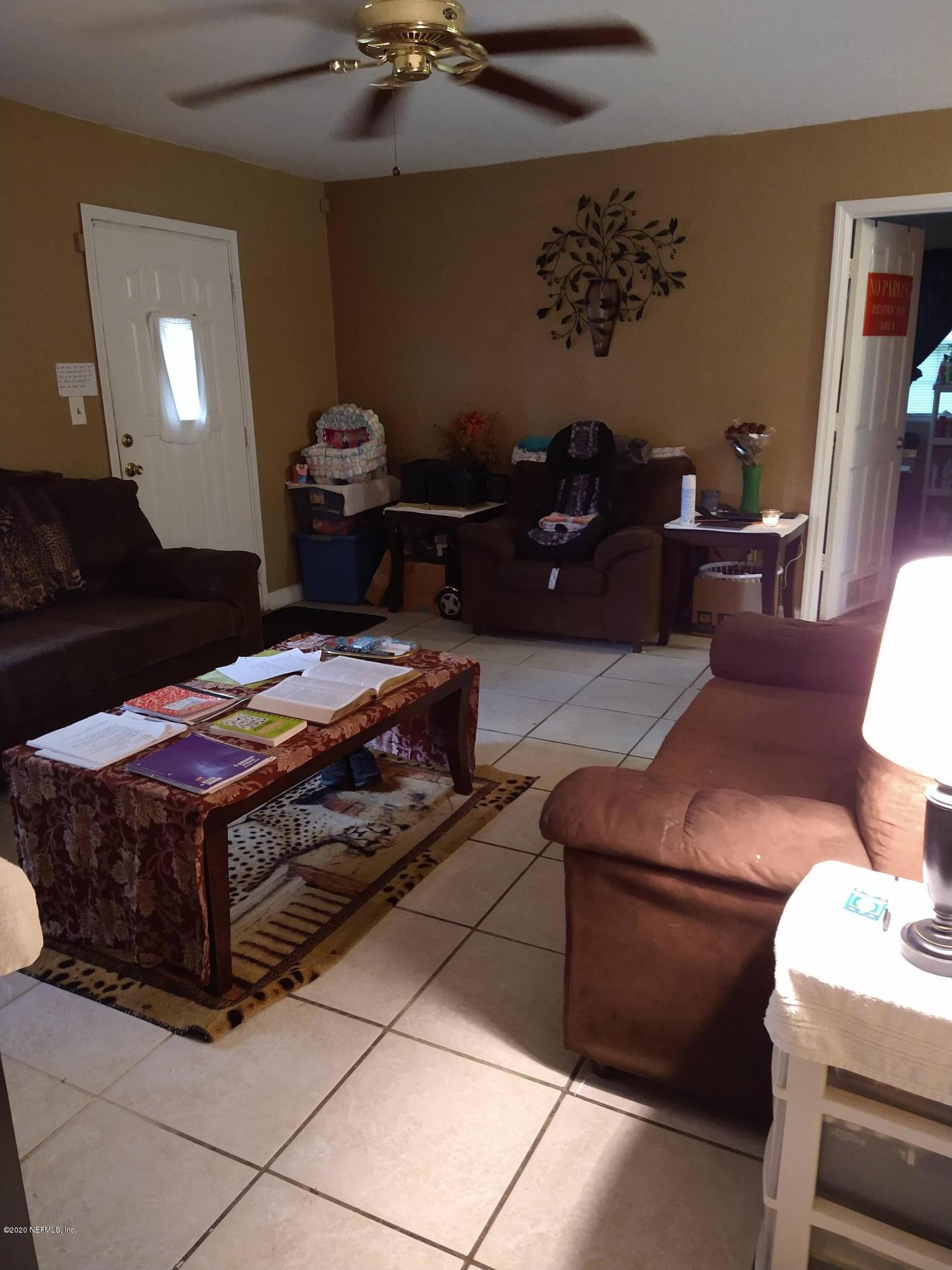 2103 Benedict Road Jacksonville, FL 32209 - Photo 3 of 35 a living room with a couch