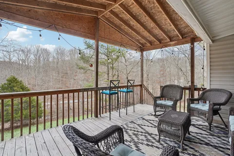 a view of a bench sitting in a backyard