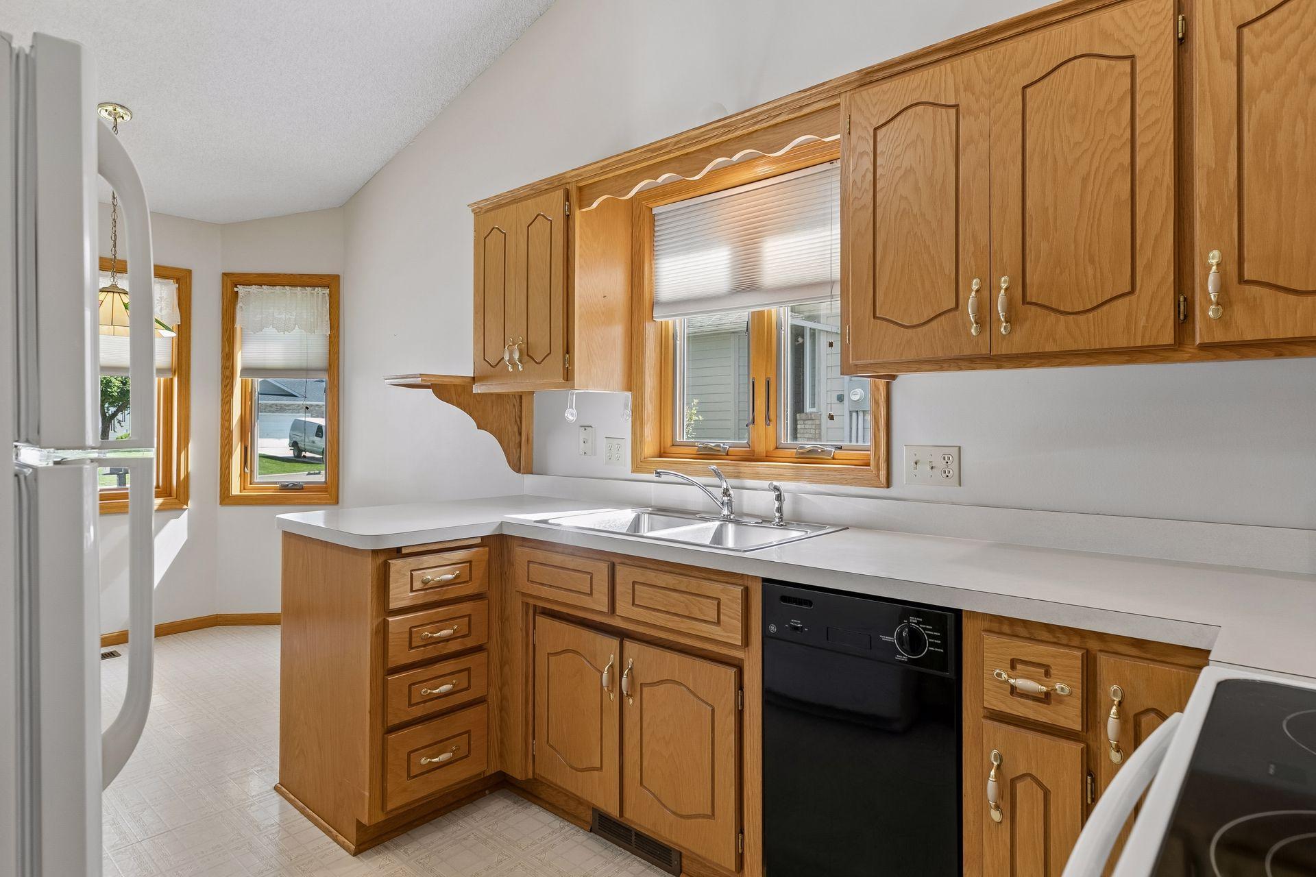 710 Emerald Ridge Roseville, MN 55113 - Photo 17 of 47