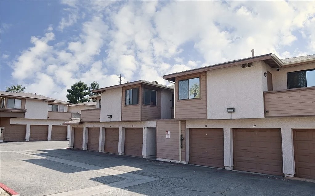 1315 Massachusetts Avenue, Unit 101 Riverside, CA 92507 - Photo 2 of 11 Gallery Image 2